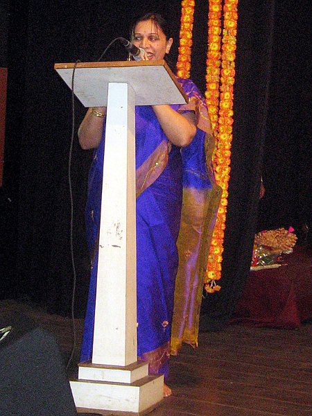 Vocalist Dr. Hamsini Nagendra felicitating the young awardees.jpg